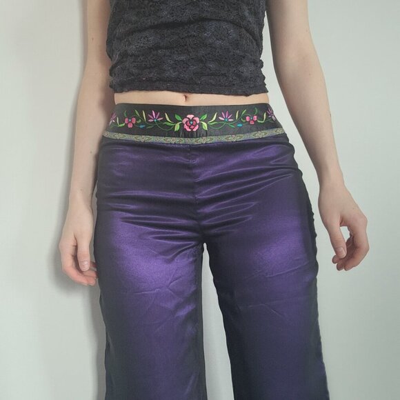 Gorgeous vintage 90s purple satin & black mesh flared pants with embroideries - Picture 3 of 14